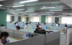新人を迎え、会社の規模が100人を超過し、オフィスアリアも1200平方メートルに達しました